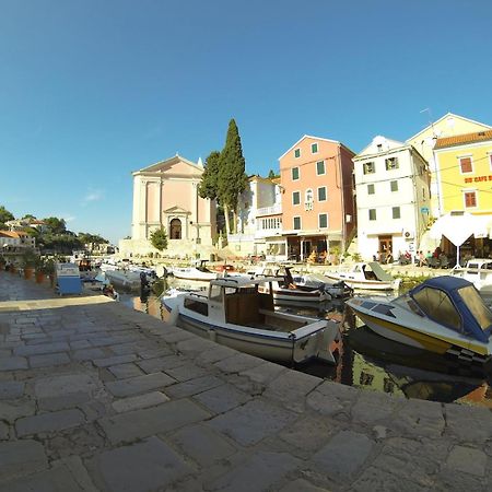 Bed&Breakfast Saturn Veli Lošinj Exteriör bild