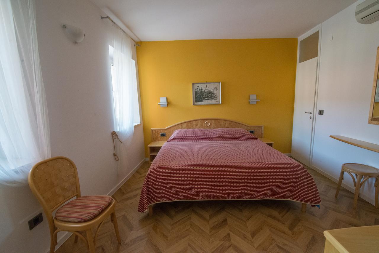 Bed&Breakfast Saturn Veli Lošinj Exteriör bild